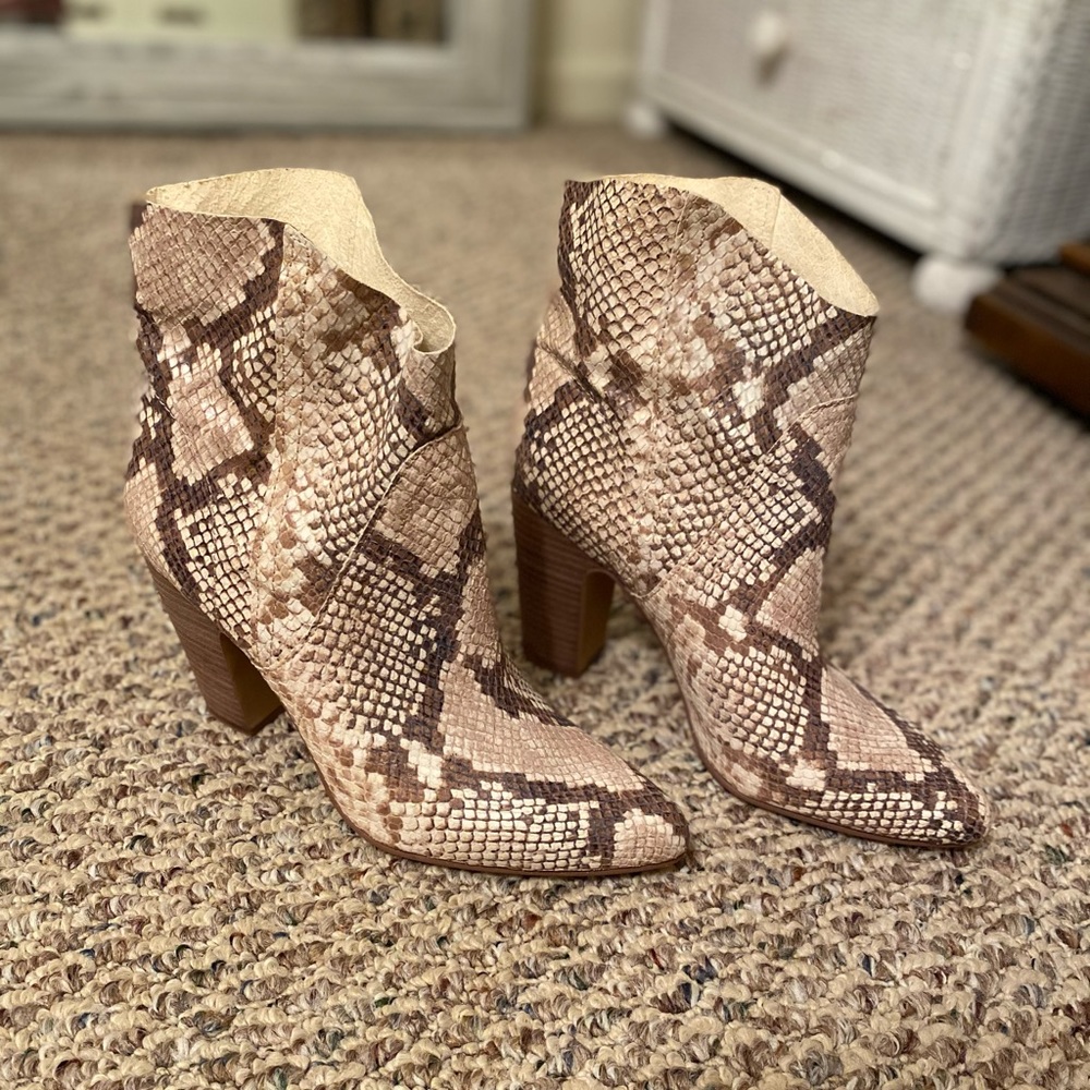 Vince Camuto booties, size 9, snakeskin print